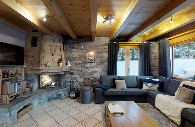 Cozy Chalet for 11, Near Slopes, Stunning Views, BBQ, Volleyball & More! - Le Grand-Bornand