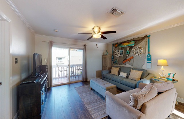 Cozy coastal condo with pool & sound view - close to restaurants & beach