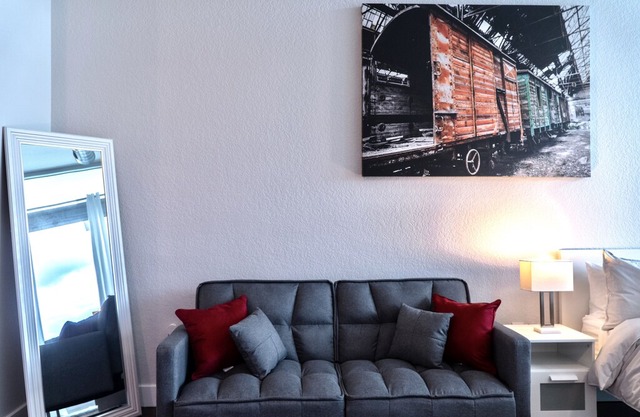 Cozy Condo In The Heart Of Downtown.
