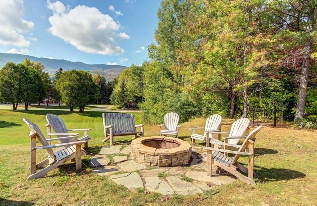 Cozy Condo with Free Wifi, Pools and Tennis Courts, and Nearby Ski Access