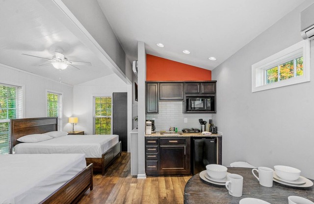 Cozy Cottage at Lake George Campsites!