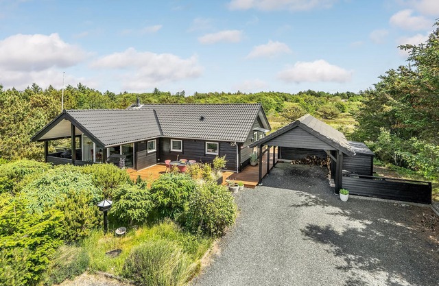 Cozy cottage overlooking water and countryside in Trend Strand.