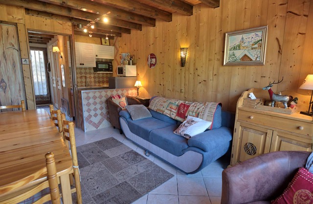 Cozy duplex near slopes with wifi and pet-friendly