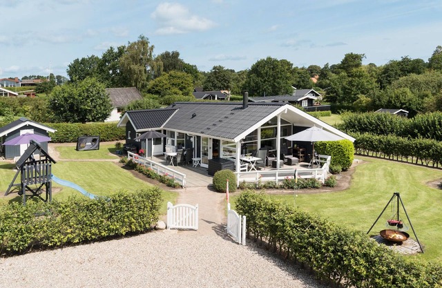 Cozy home in Hejls with kitchen
