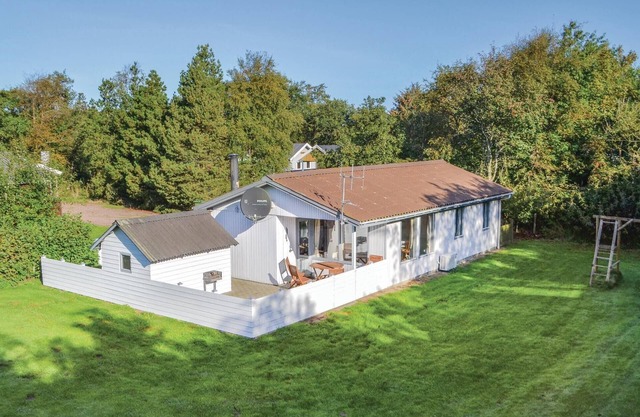 Cozy home in Hemmet with kitchen