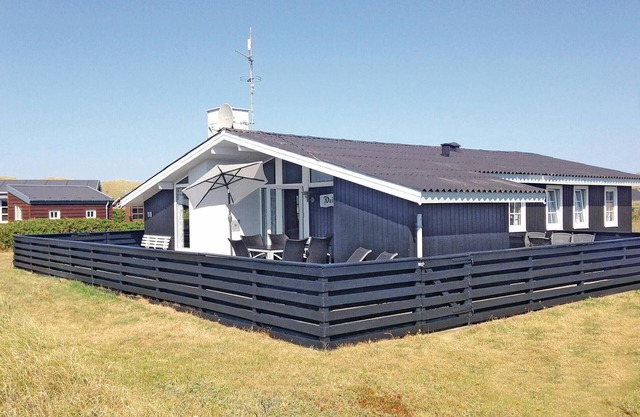 Cozy home in Hvide Sande with WiFi