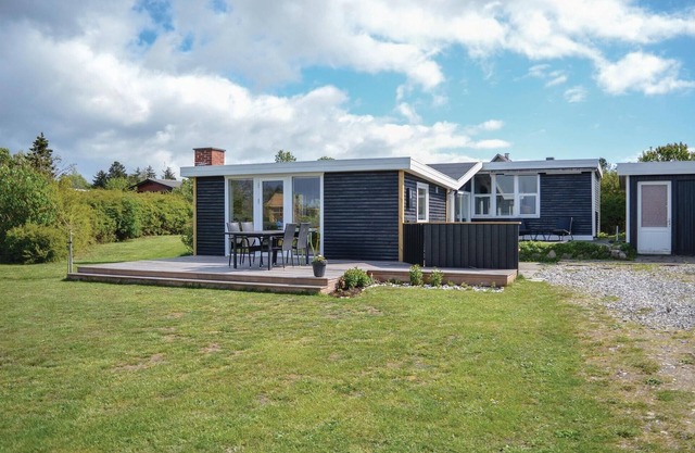 Cozy home in Knebel with house sea view