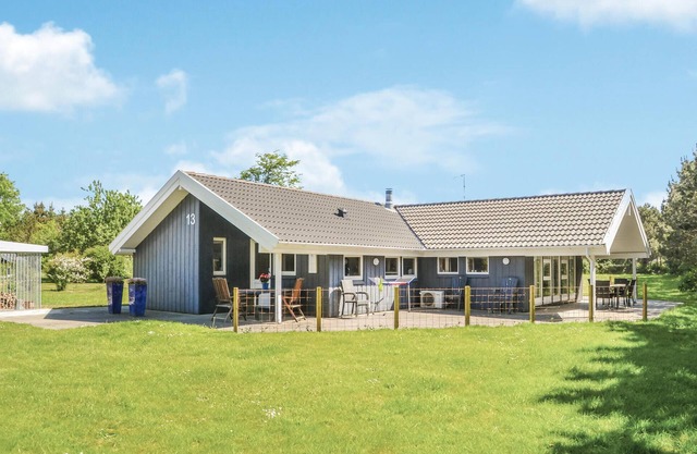 Cozy home in Oksbøl with sauna