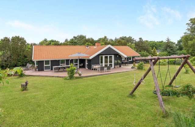 Cozy home in Oksbøl with sauna