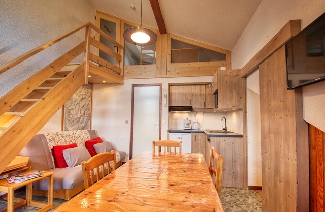 Cozy mezzanine apartment in Morillon 1100