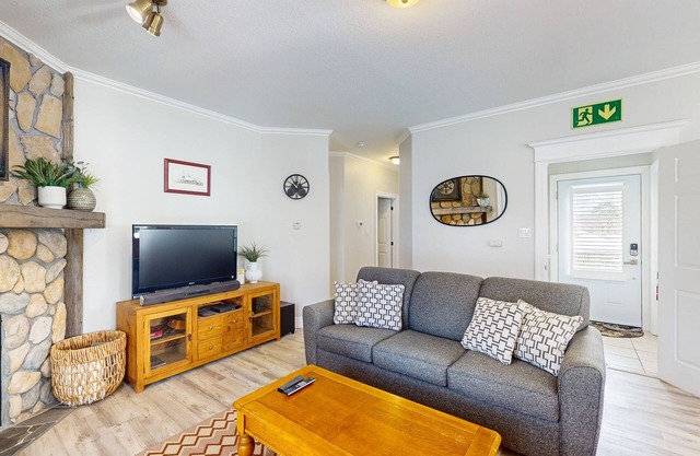 Cozy retreat w/shared pool - near golf and Blue Mountain Village