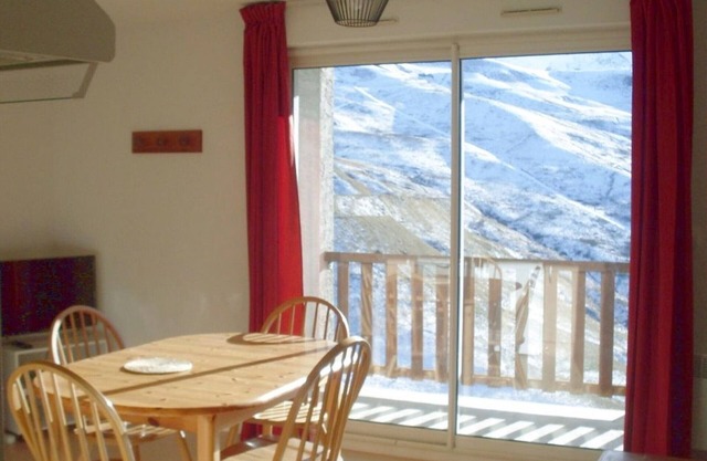Cozy studio 4 ppl, balcony, 400m from slopes, free shuttle, Spa included, Peyragudes