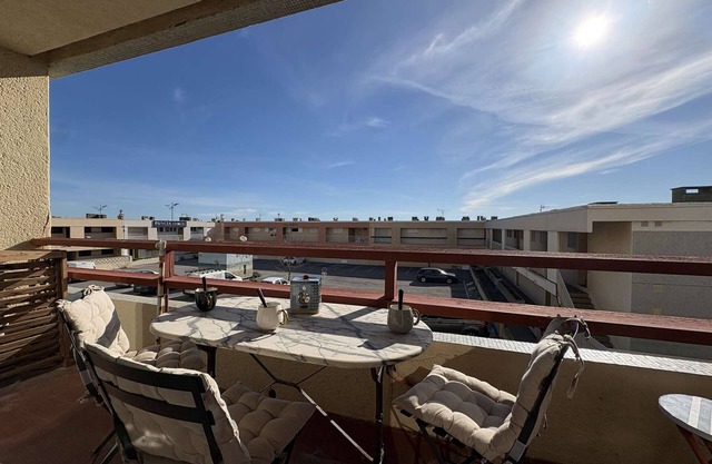 Cozy Studio by the Beach with Balcony & Parking - Pet Friendly