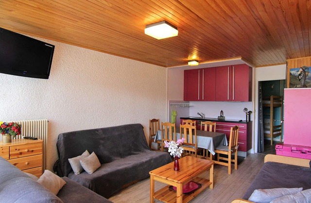 Cozy Studio for 4 with Balcony, South Exposure, Pet-Friendly, Near Ski Lift in Alpe d'Huez
