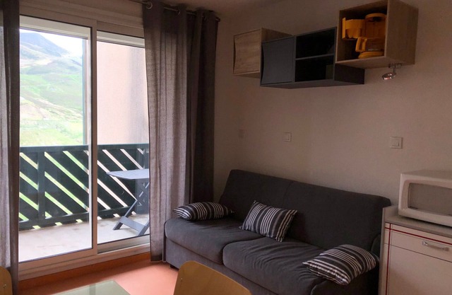 Cozy studio in Peyresourde near slopes with balcony