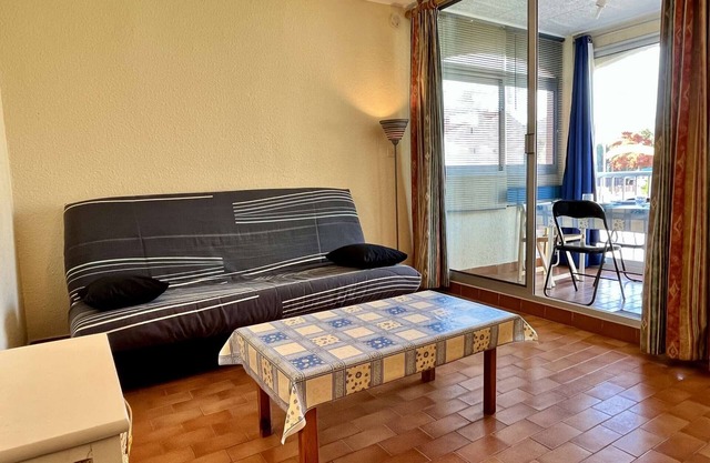 Cozy Studio Near Beach, Shops, Private Garage, Pet-Friendly, Sleeps 4