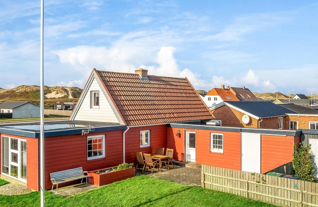 Cozy summer house very close to the North Sea coast.