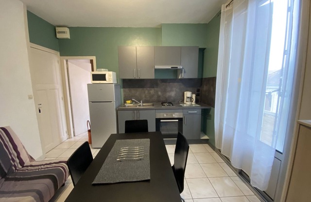 *Cozy T2 in Central La Roche-Posay w/Wi-Fi, Balcony & Close to Thermes*