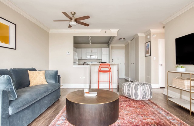 CozySuites 800 Tower 1BR w/gym! 02
