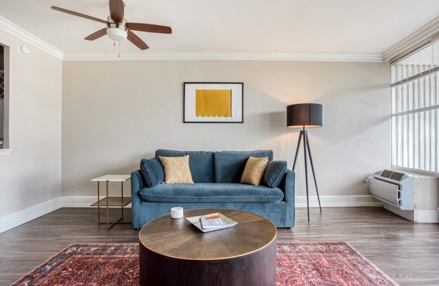 CozySuites 800 Tower 1BR w/gym! 13