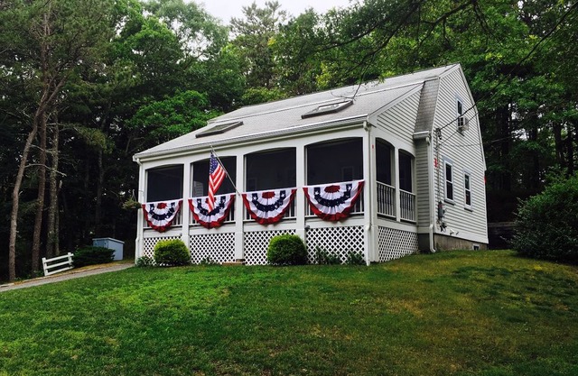Craigville Cottage - Pet Friendly! Craigville Village-A/C-WiFi! Sleeps 8-Walk to Beach