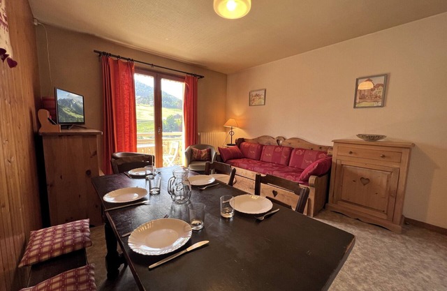 Crepuscule Proche Pistes De Ski Et Village 