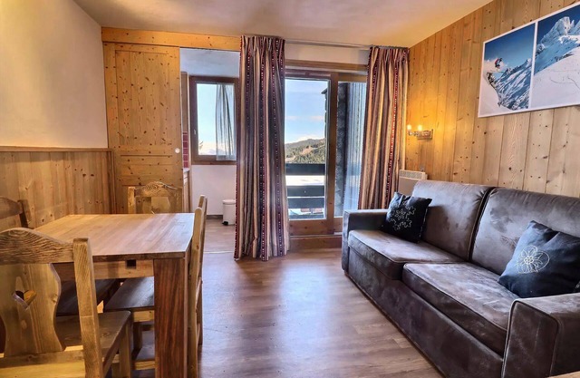 Residence Hollow Bear People 