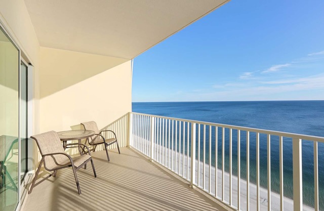 CRYSTAL SHORES PENTHOUSE