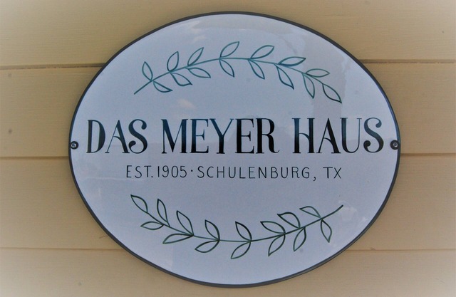 Das Meyer Haus Luxe Victorian Gem 