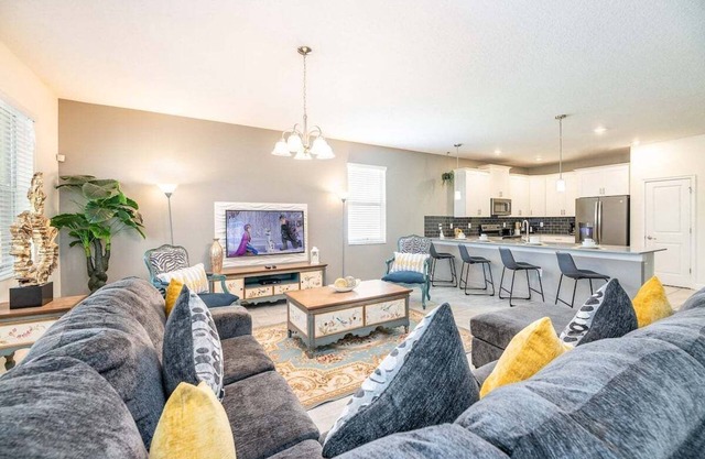 Dazzing 9BR/Pool/Spa/Free Waterpark (9030SD)