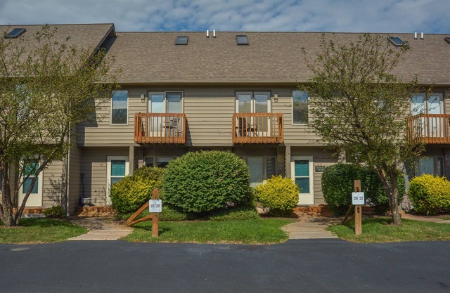 Deep Creek Village 20: Spacious Townhome Across from Wisp Resort