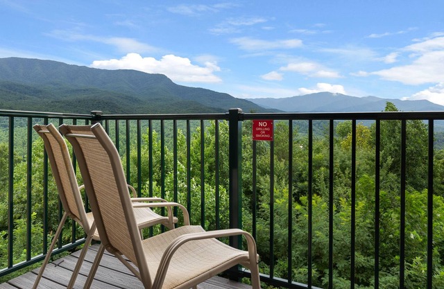 Deer Ridge D201 | Fireplace, Balcony, Resort Pool