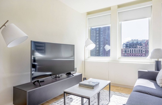 Deluxe Back Bay Studio w/W/D nr Newbury St, by Blueground