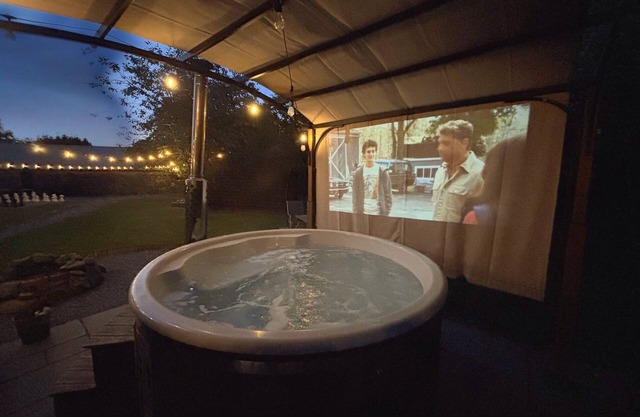 Dog-Friendly Executive Glamping Pod With Hot Tub