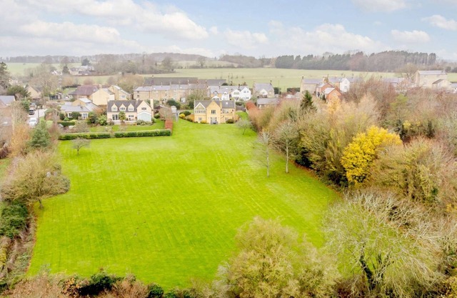 Dog friendly holiday cottage in the Cotswolds with cinema room and superb garden - Landgate House