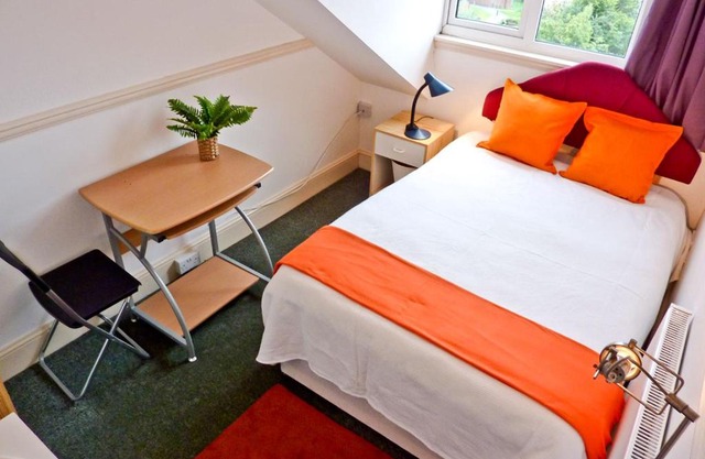 Double Room in Gorgeous Georgian house in Filton