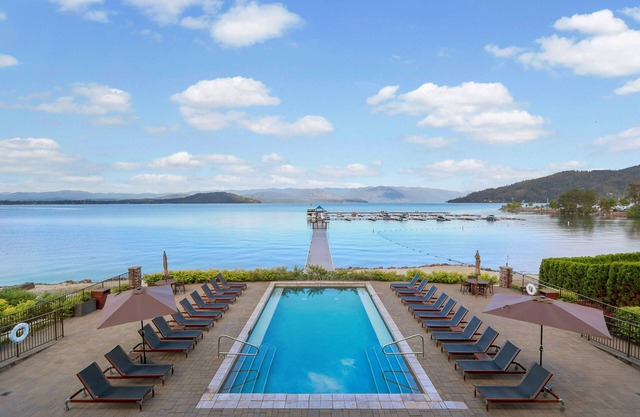 Downtown lakefront luxury condo w/patio & shared hot tub/pool