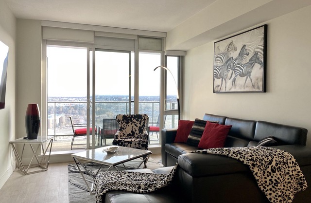 Downtown Luxury Condo in Tallest Tower in 34 floor