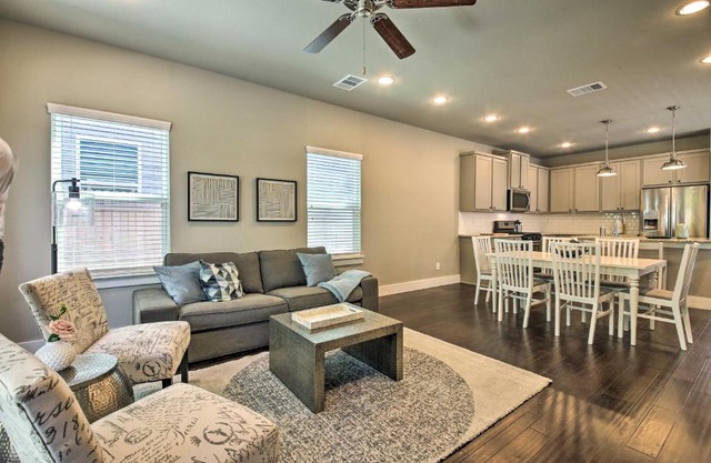 Downtown San Antonio Home, 2 Mi to Pearl District!