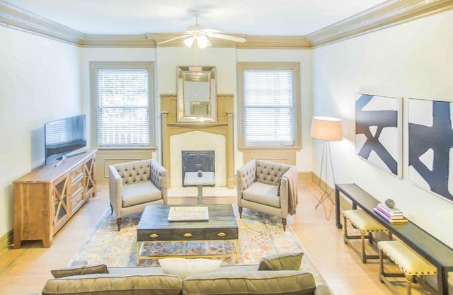 Drayton Place One Bedroom by Lucky Savannah