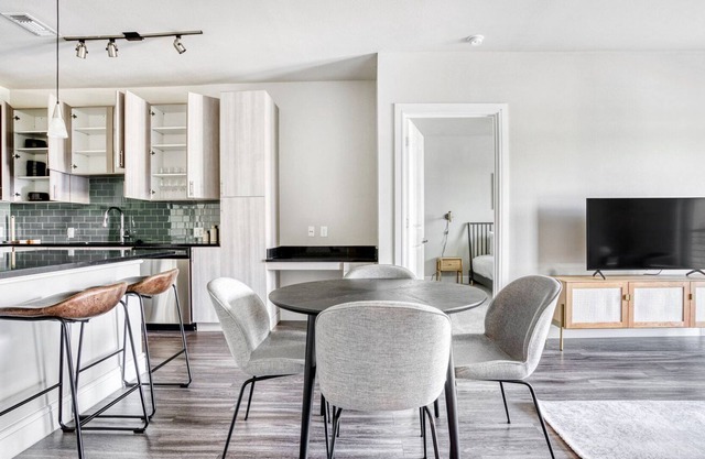 Dreamy East Austin 2BR w/ Gym, W/D, Pool, walk to downtown, by Blueground