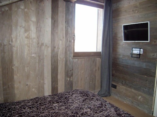 Duplex apartment 11 persons in a chalet, in the center of the village, wifi