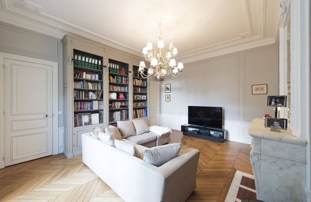 Duplex Near Trocadéro, by Veeve