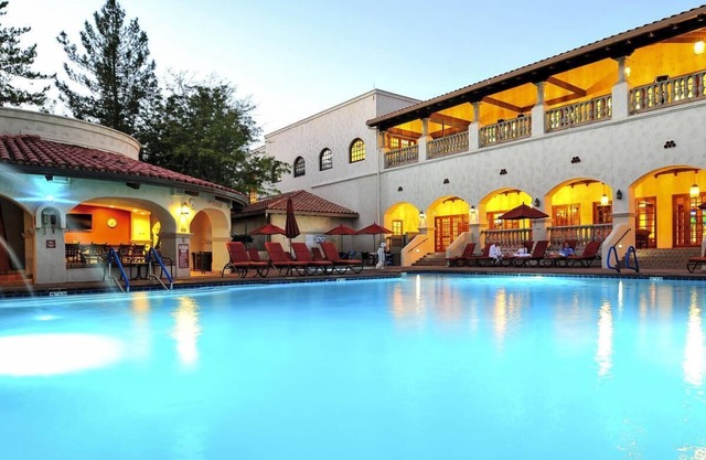 Easy Access to Popular Attractions, Pink Jeep Tours, Hiking
