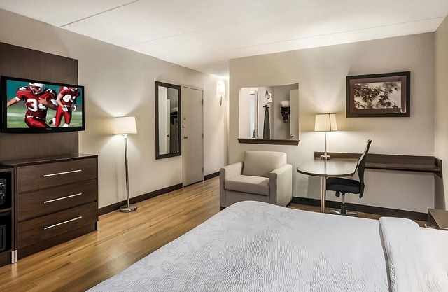 Easy Highway Access! 3 Family-Friendly Property, Pets Allowed, Near Woburn Mall!