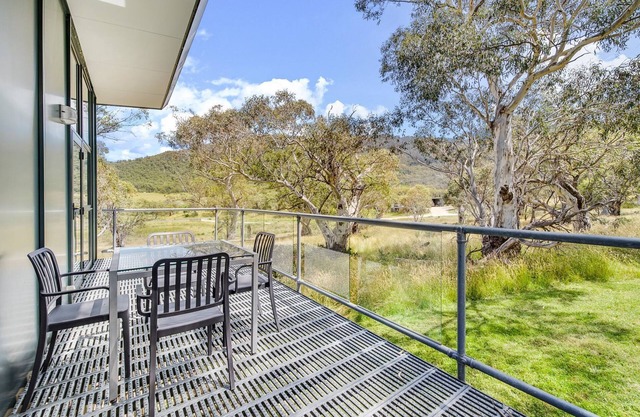 Ecocrackenback 14 'Sustainable chalet close to the slopes.'