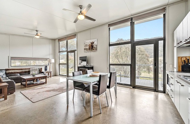 Ecocrackenback 4 'Sustainable chalet close to the slopes.'