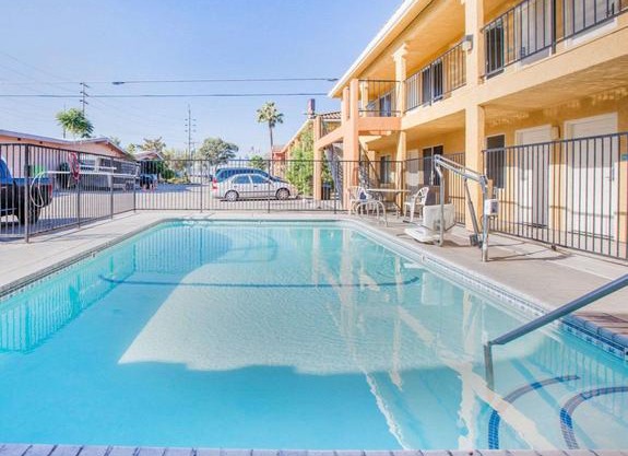 Econo Lodge Inn & Suites Lodi