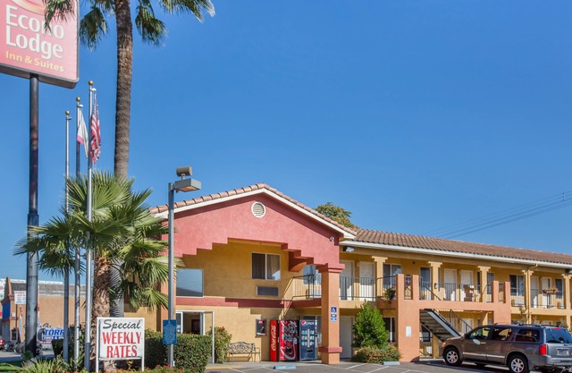 Econo Lodge Inn & Suites Lodi - Wine Country Area