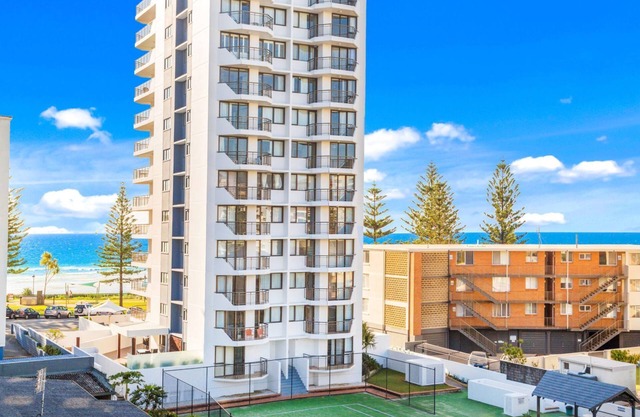 Eden Apartments Unit 501 Modern 2 bedroom apartment easy walk to Greenmount Beach and Rainbow Bay
